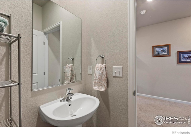 bathroom featuring sink