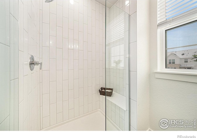 bathroom featuring a tile shower