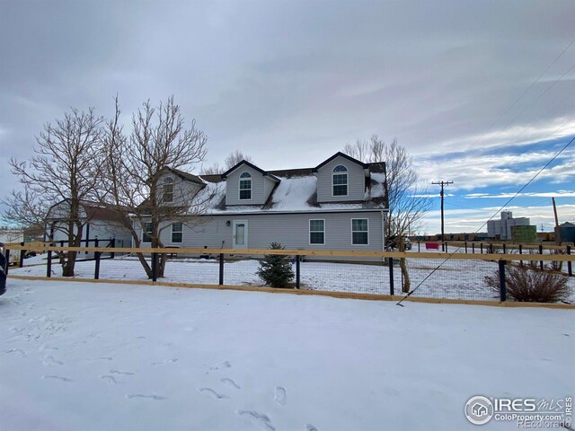 view of front of property