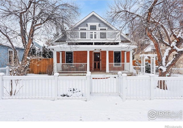 view of front of property featuring a porch