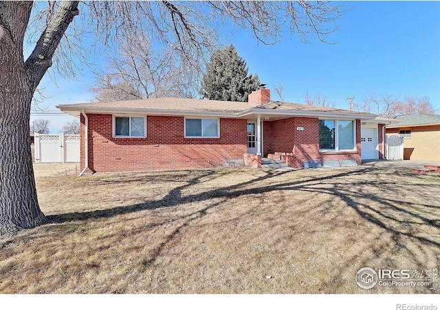 ranch-style home with a front lawn