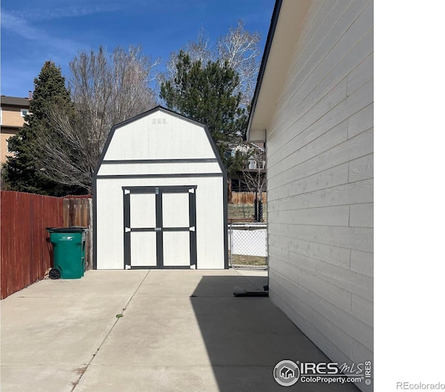 560 S 9th St, Berthoud, CO 80513 - view of shed with fence