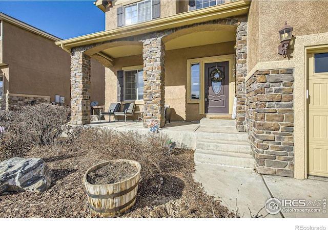 entrance to property featuring a porch