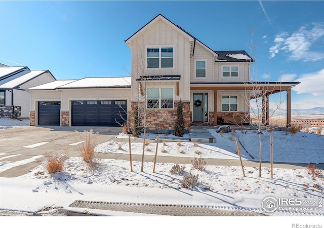 view of front facade featuring a garage and a porch