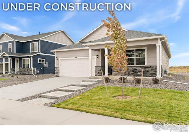 view of front of property featuring a front lawn and a garage