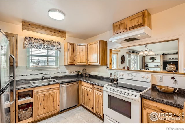 kitchen featuring light tile patterned floors, sink, stainless steel appliances, and tasteful backsplash