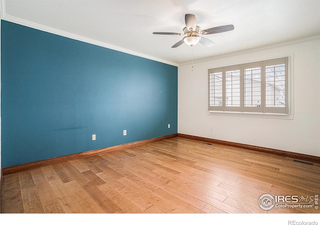 empty room featuring light wood-style flooring, baseboards, ceiling fan, and ornamental molding