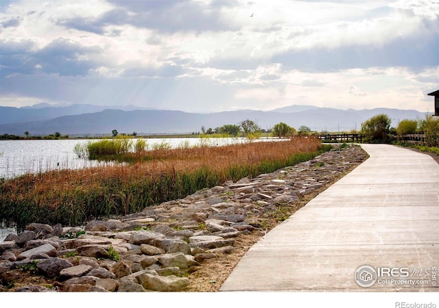 7086 Thunderview Dr, Timnath, CO 80547 - mountain view featuring a large body of water