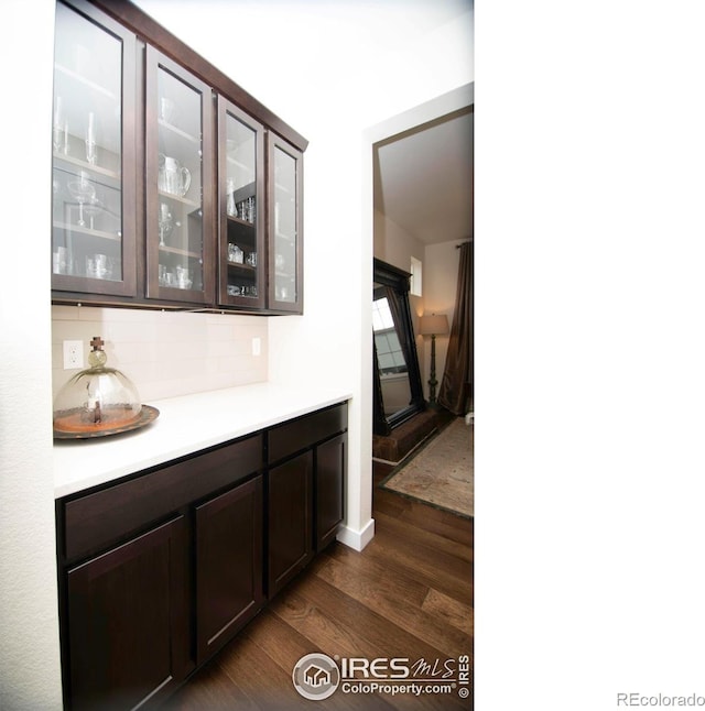 7086 Thunderview Dr, Timnath, CO 80547 - bar area featuring dark wood-style flooring and backsplash