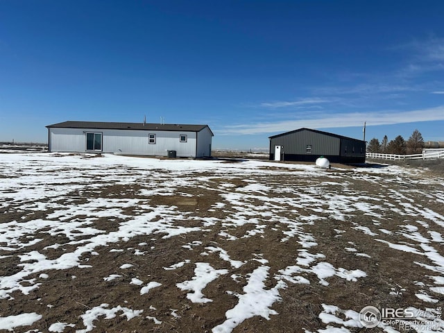 exterior space featuring an outbuilding