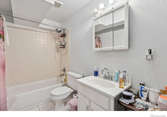 full bath featuring a textured ceiling, a textured wall, vanity, visible vents, and shower / tub combo with curtain