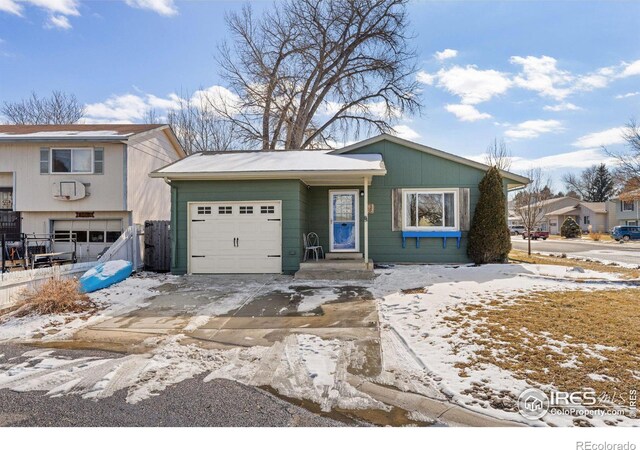 view of front of house with a garage and driveway