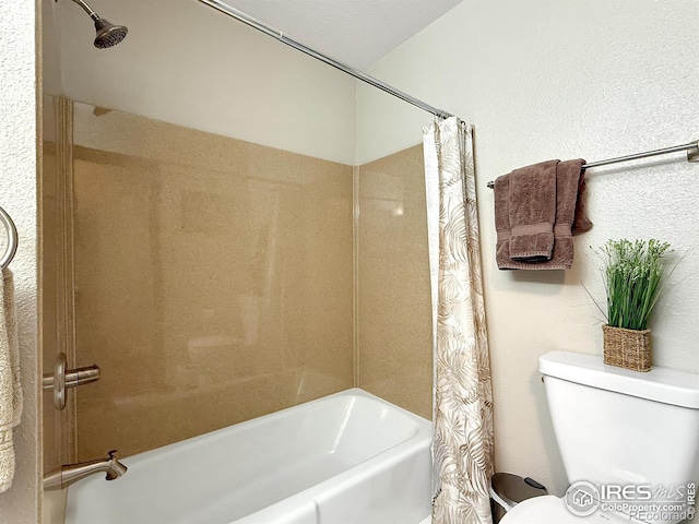 full bathroom featuring toilet and shower / bath combo