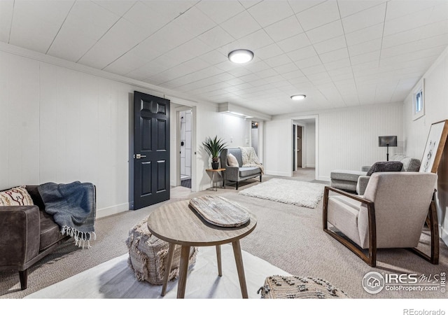 living room with carpet flooring and baseboards