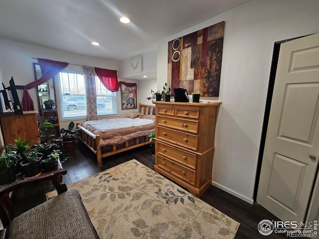 bedroom with dark wood-style flooring, recessed lighting, and baseboards