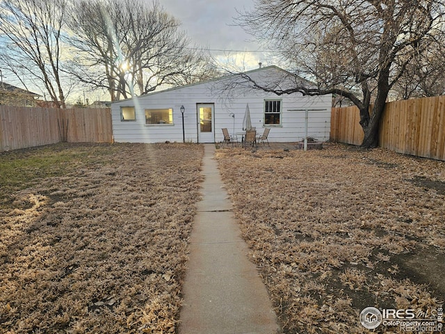 view of front of property with a fenced backyard