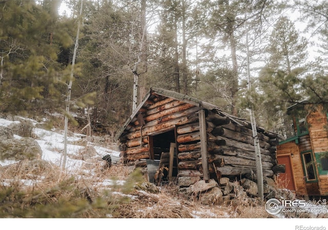 view of outdoor structure with an outbuilding