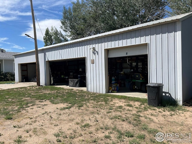 view of detached garage