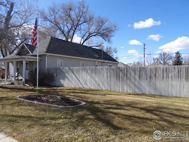 view of yard featuring fence