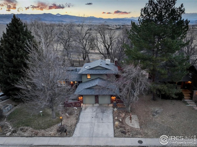 birds eye view of property featuring a mountain view