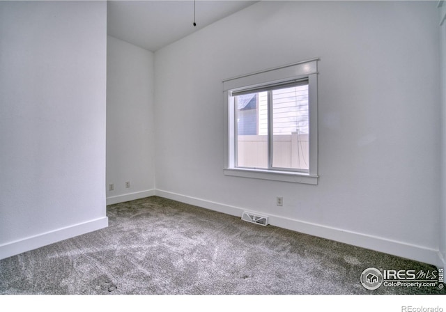 empty room featuring baseboards, visible vents, and carpet flooring