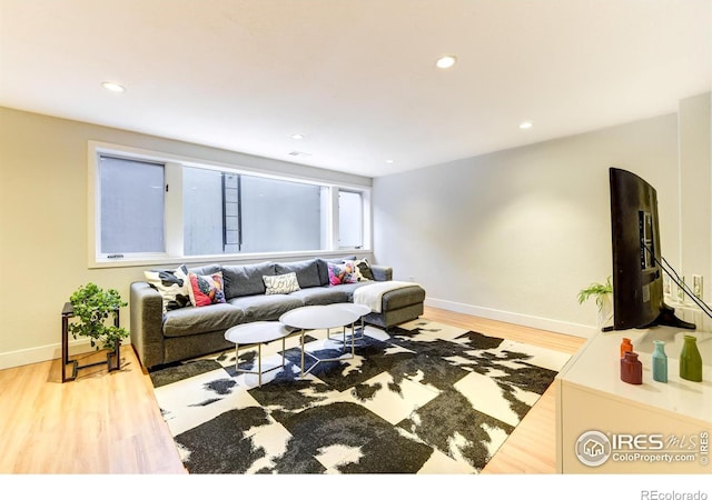 living area featuring recessed lighting, wood finished floors, and baseboards