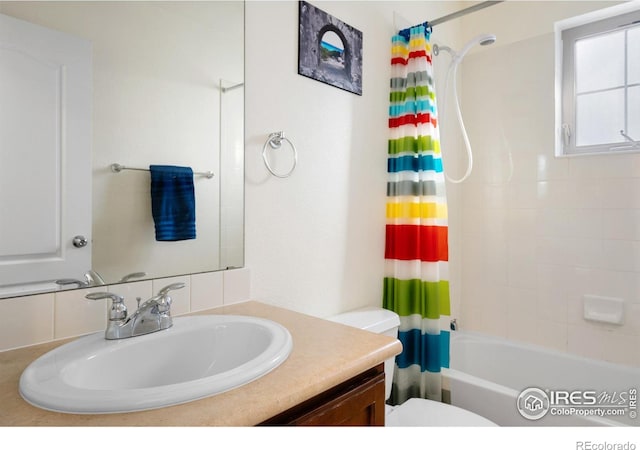 bathroom featuring shower / tub combo with curtain, vanity, and toilet