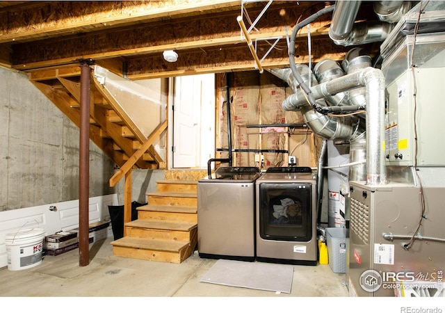 washroom featuring laundry area, gas water heater, and independent washer and dryer