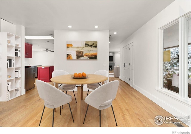 dining space featuring a ceiling fan, recessed lighting, light wood-style flooring, and baseboards