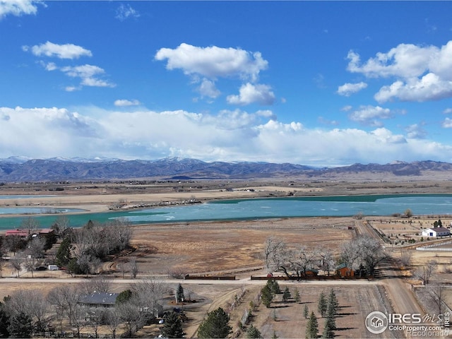 water view with a mountain view