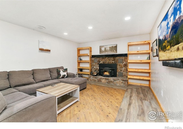 living room with recessed lighting, baseboards, and wood finished floors