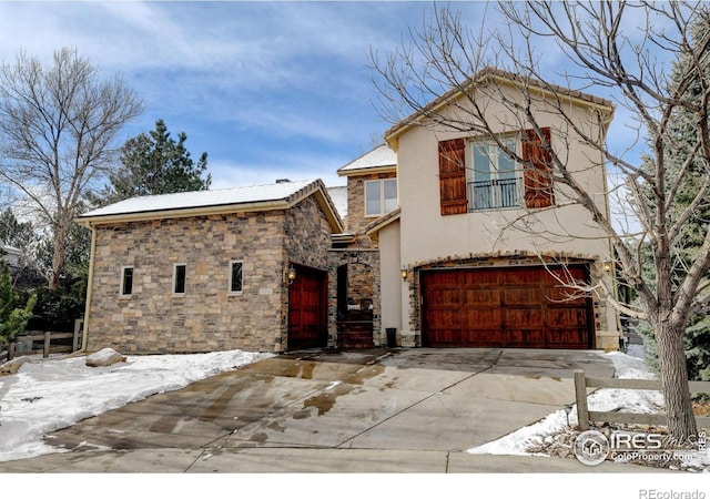 view of front of property featuring driveway and stucco siding