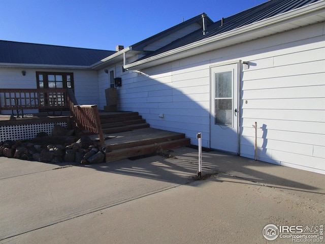 property entrance featuring a patio