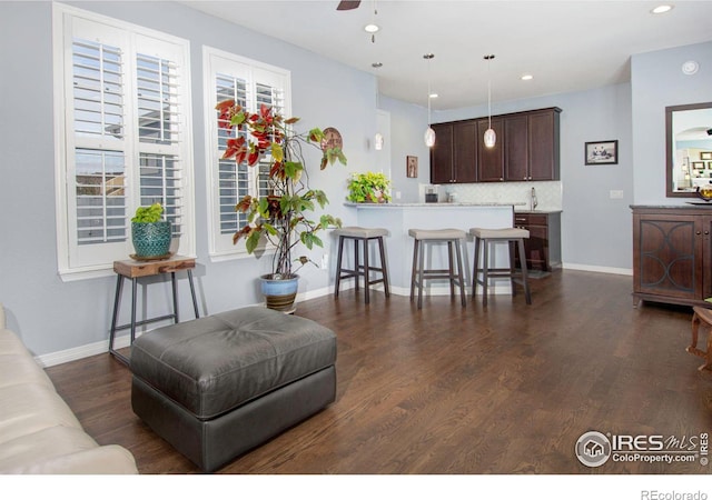 living room featuring ceiling fan, recessed lighting, dark wood finished floors, and baseboards