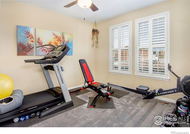 exercise room with visible vents, ceiling fan, and baseboards