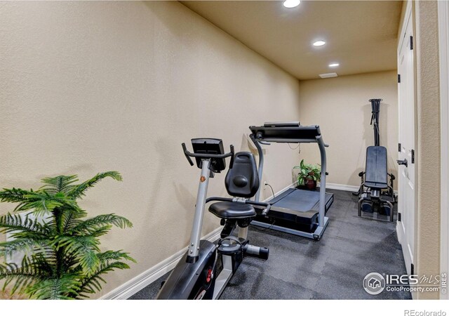 exercise area featuring recessed lighting and baseboards