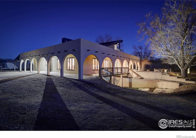 view of front of property featuring stucco siding