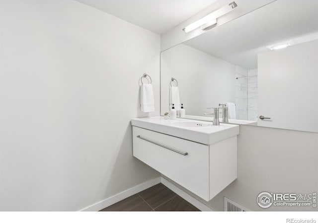 bathroom with visible vents, vanity, and baseboards