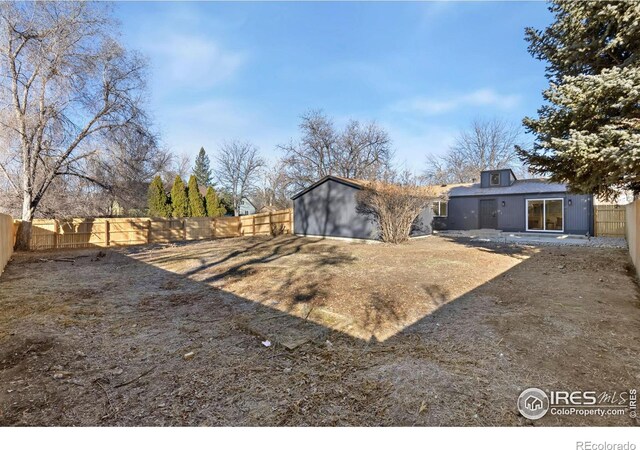 view of yard featuring a fenced backyard