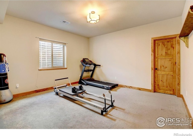 workout room with carpet floors, baseboards, and visible vents