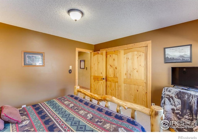 bedroom featuring a textured ceiling