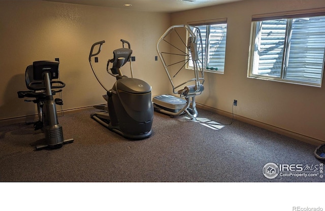 workout room featuring baseboards