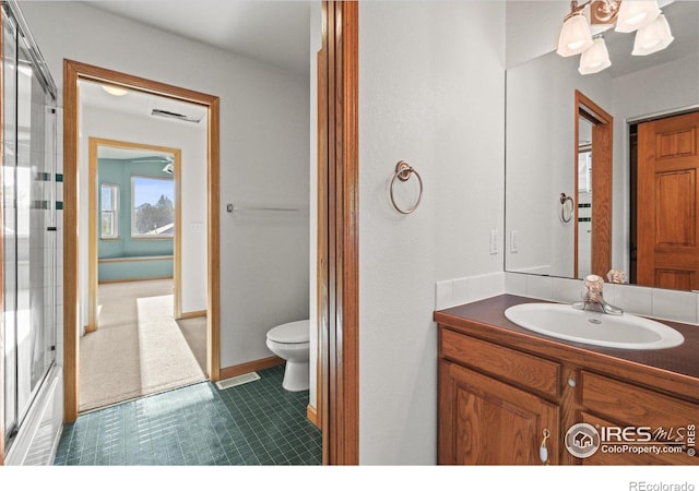 full bathroom with baseboards, visible vents, toilet, a shower with door, and vanity