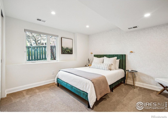 bedroom with baseboards, carpet floors, visible vents, and recessed lighting