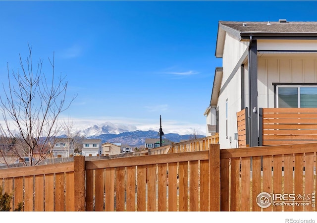 view of yard with fence and a mountain view