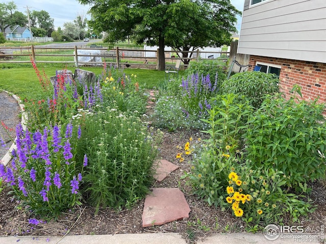 view of yard featuring fence