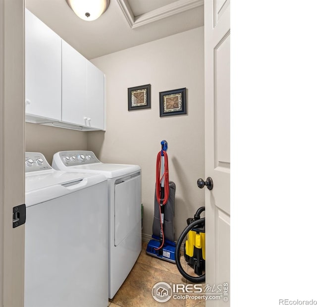 laundry room featuring cabinet space and washer and clothes dryer