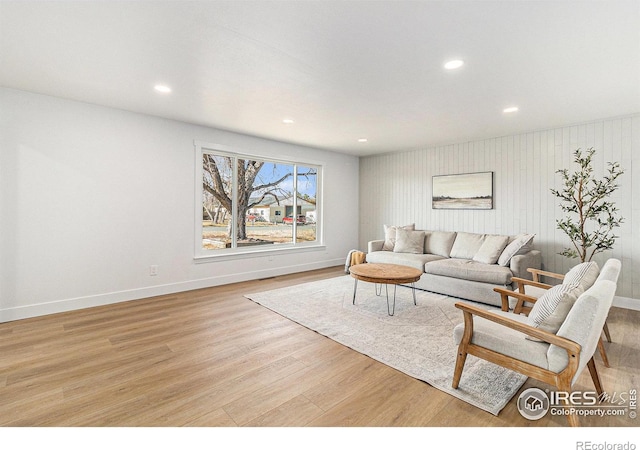 living room featuring light wood-style floors, baseboards, and recessed lighting