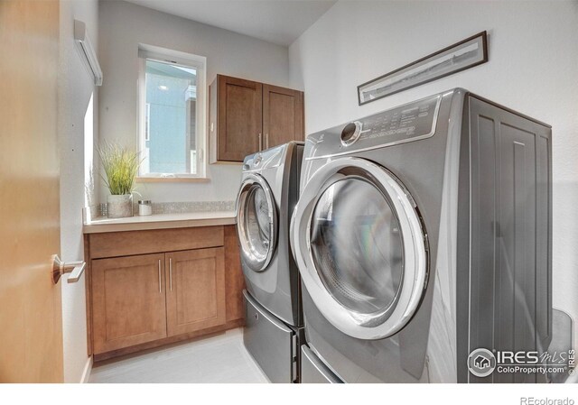 laundry room featuring cabinet space and independent washer and dryer