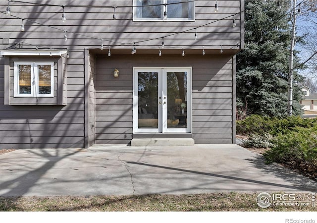 entrance to property featuring a patio